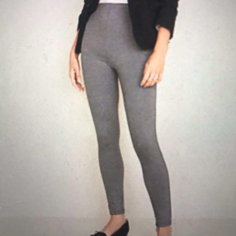 Ann Taylor Petite Seamed Zip Leggings NWT
Tag size- 6P, 8P, 10P, 12P